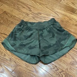 Lululemon camo shorts 4in